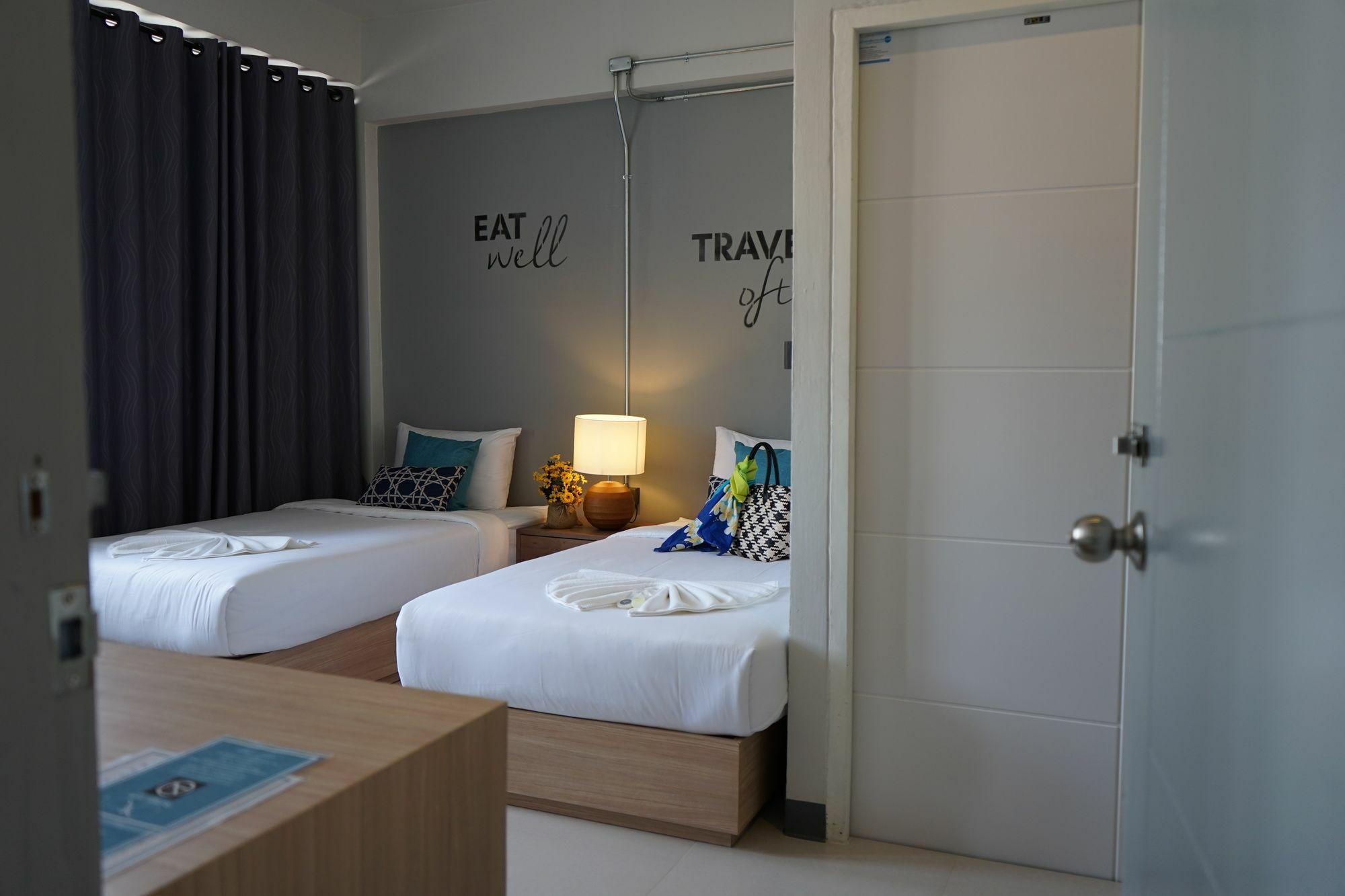 Rajthani Hotel - Sha Certified Surat Thani Esterno foto